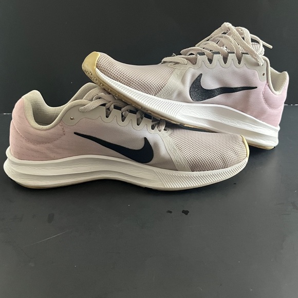 Nike Downshifter 8 Running Shoes. Gray and Black with Pink Foam. Women’s size 7 - Picture 9 of 12